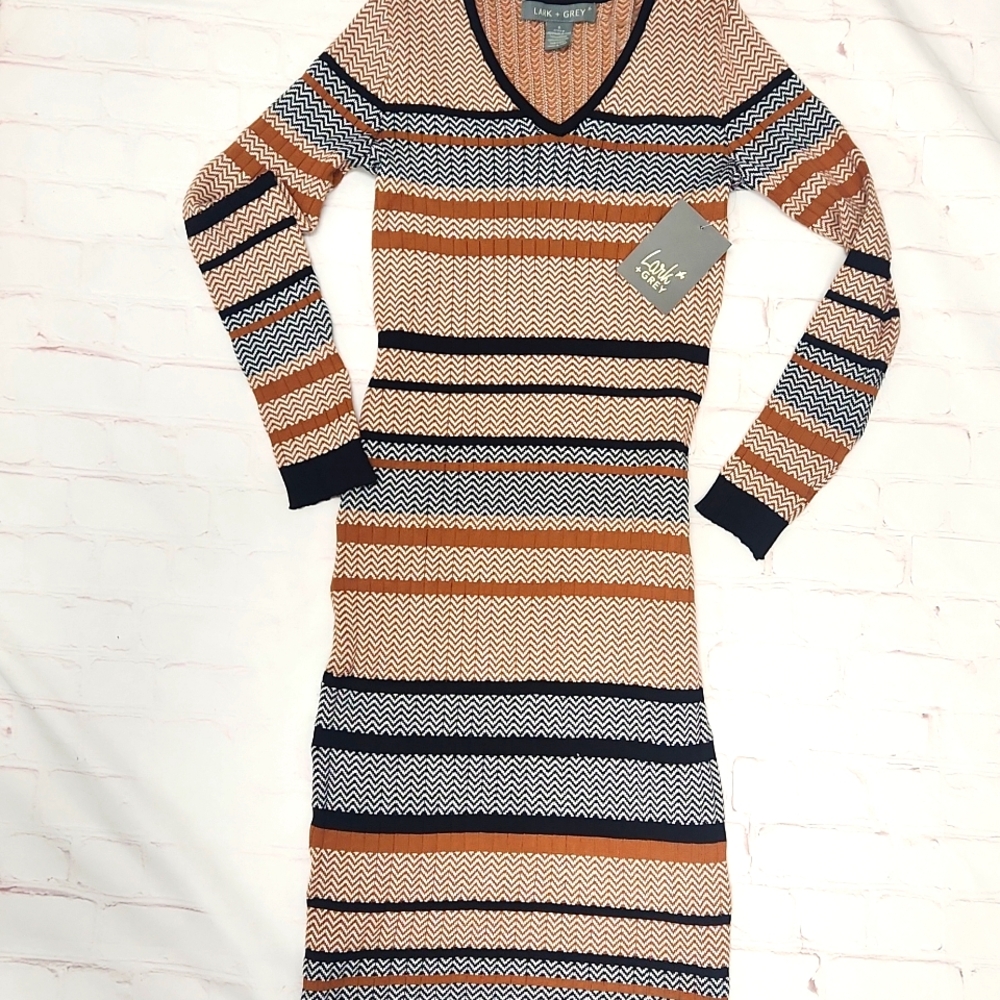 Lark + Grey NWT  Casual V-Neck Dress  Stretch